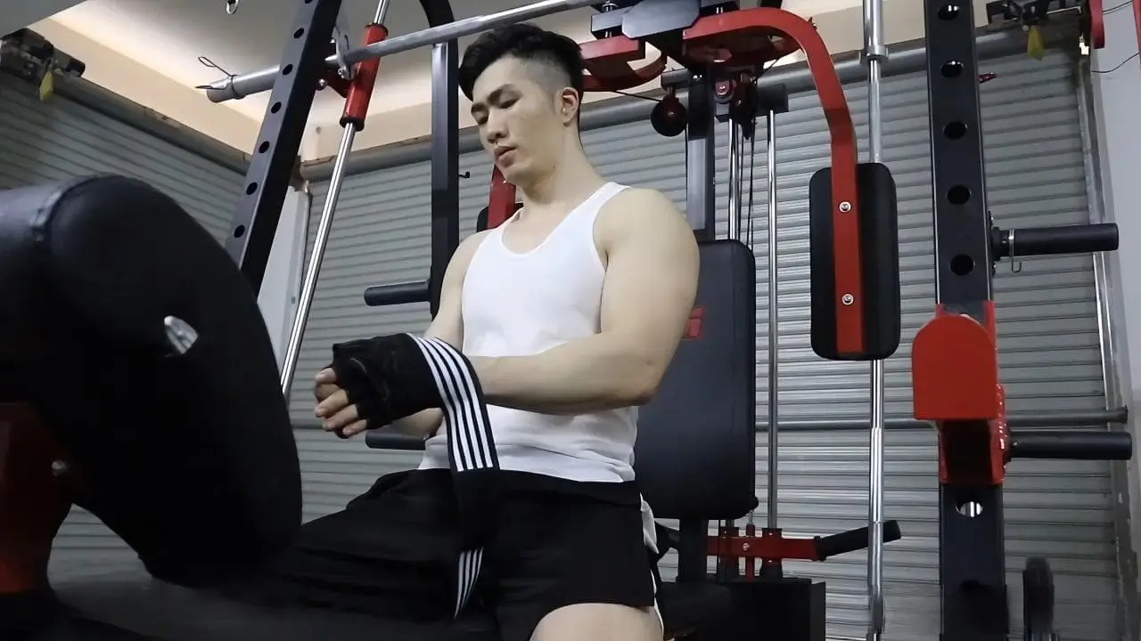 deric_DK – Jerking off in the gym