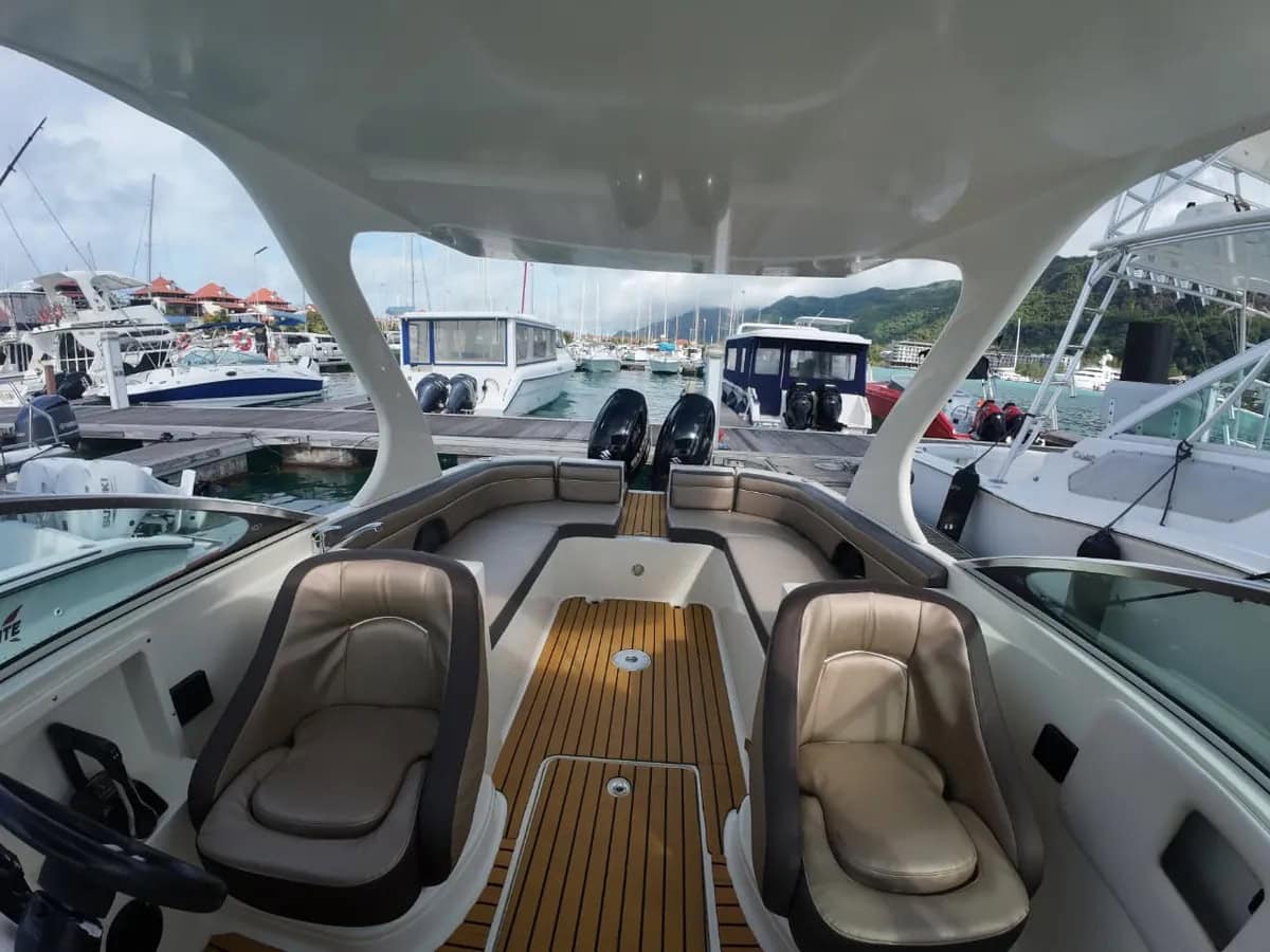 Comfortable leather seats on Creole Odyssea boat