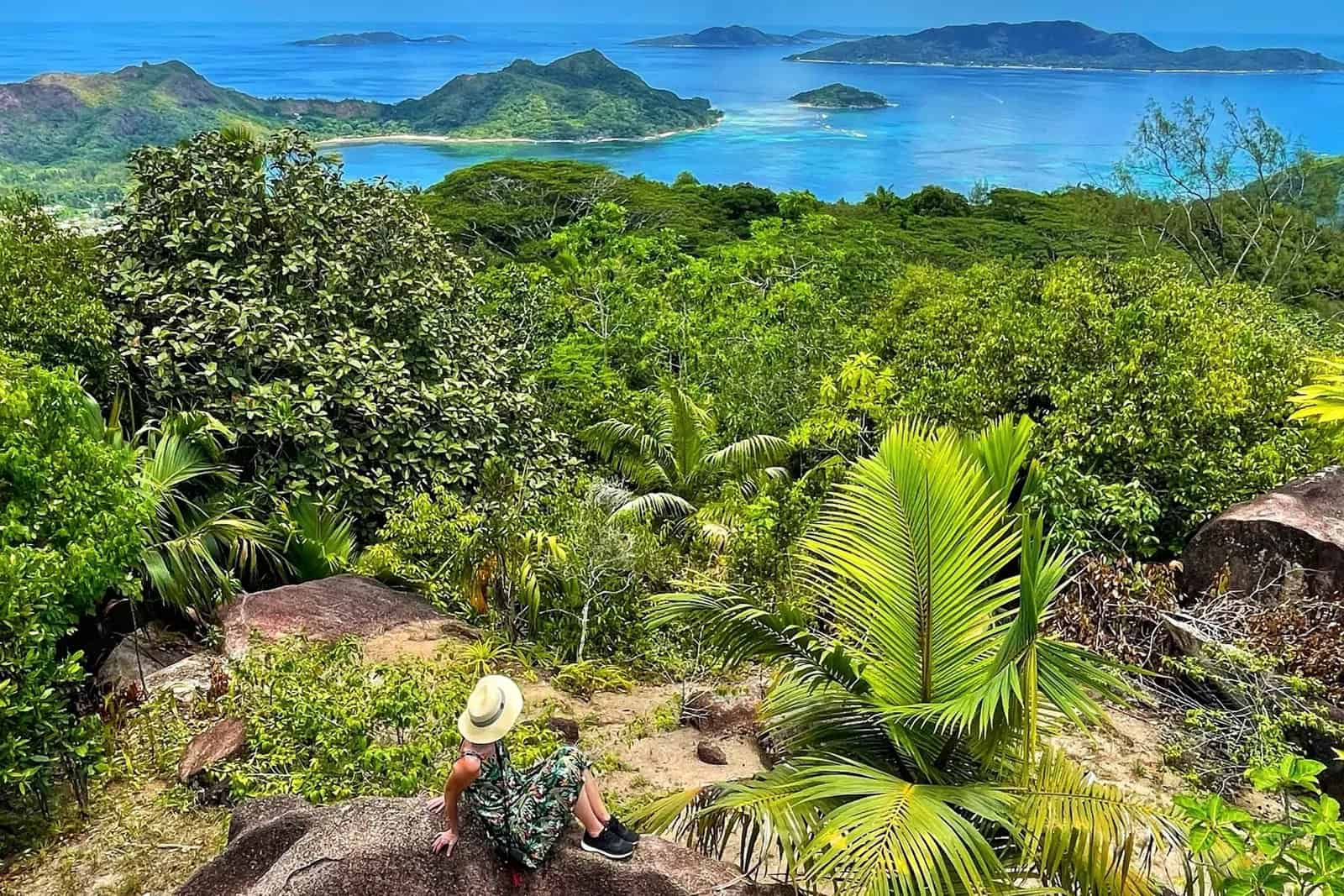 Praslin — randonnées et sentiers côtiers