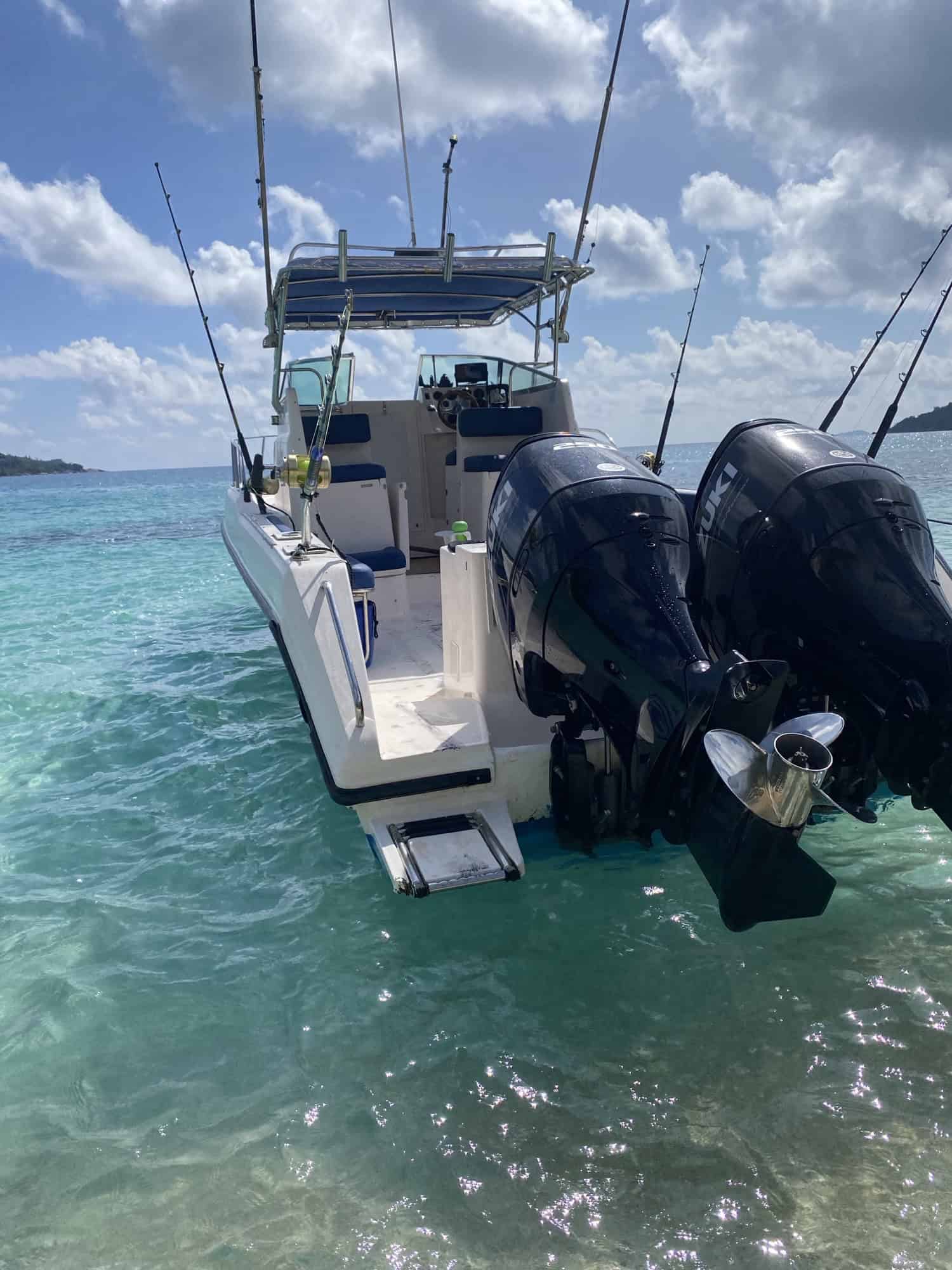 Relaxed snorkeling stop — calm bay