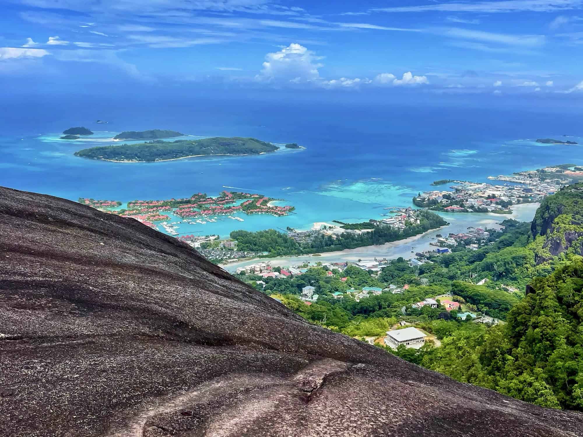 Copolia Trail — granite dome with sweeping views / dôme granitique panorama
