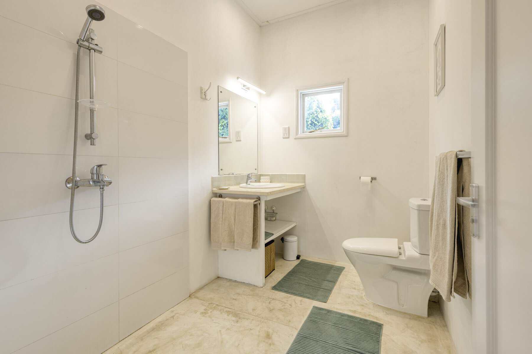 Katiti Lodge — surrounding nature