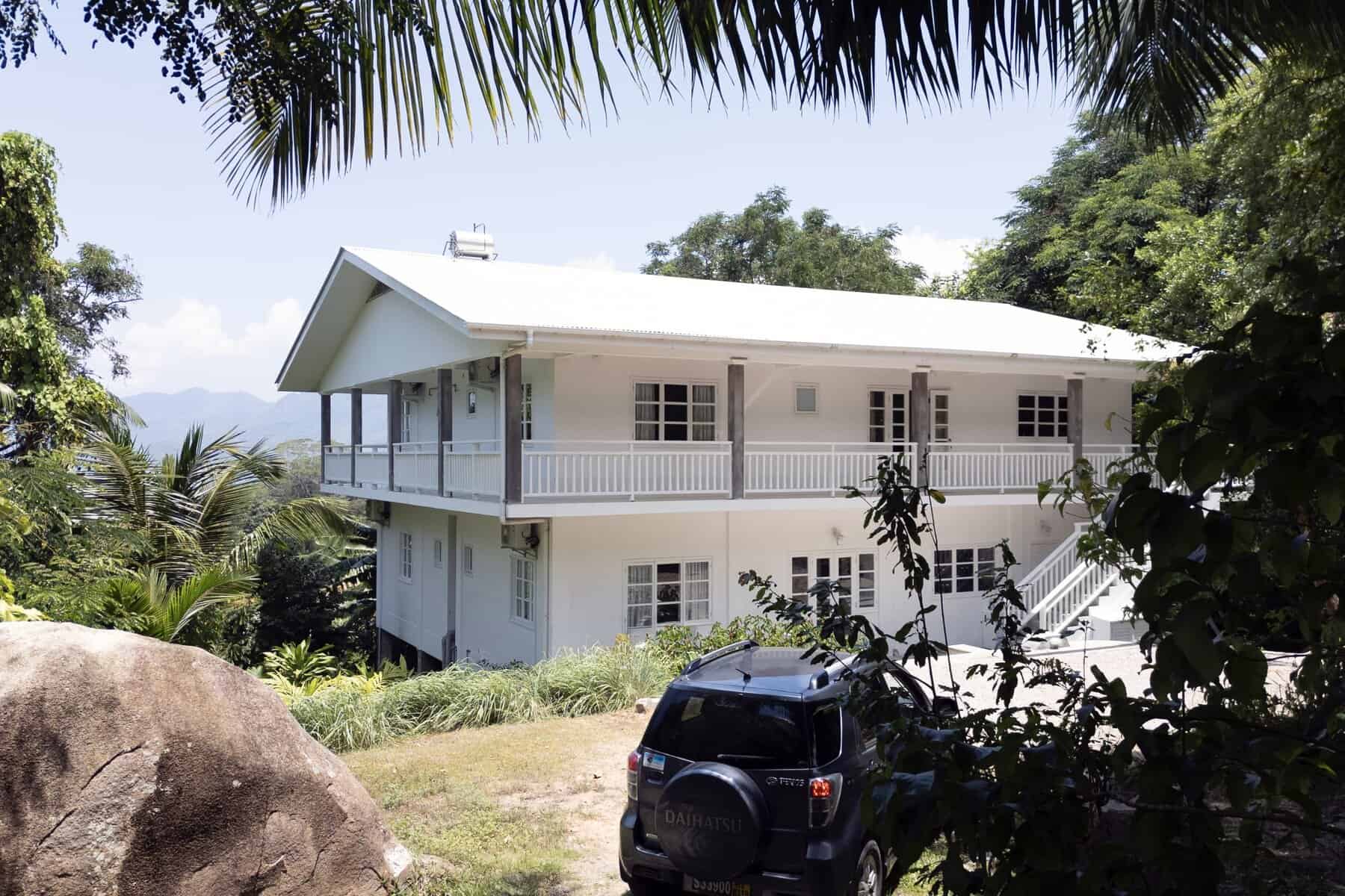 Katiti Lodge — outdoor space with greenery