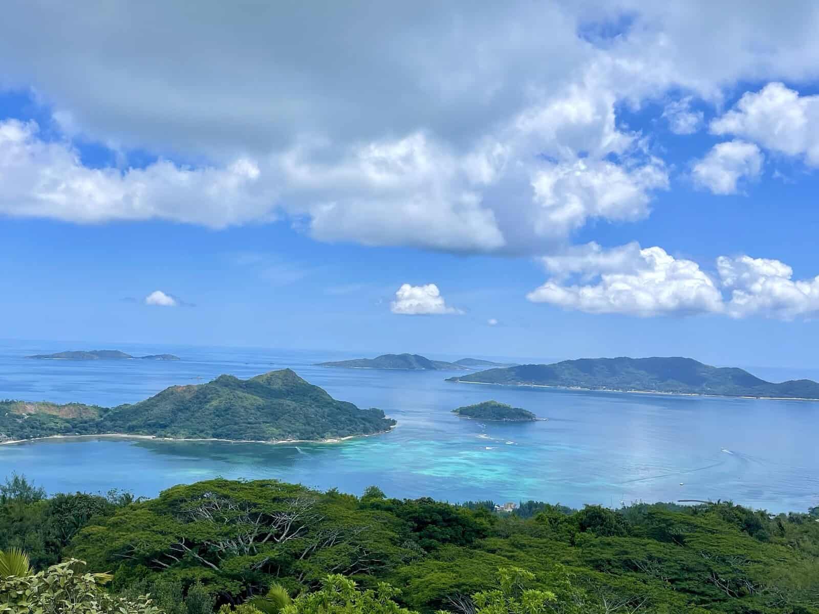 Glacis Noir Trail Praslin — belvédère granitique panorama
