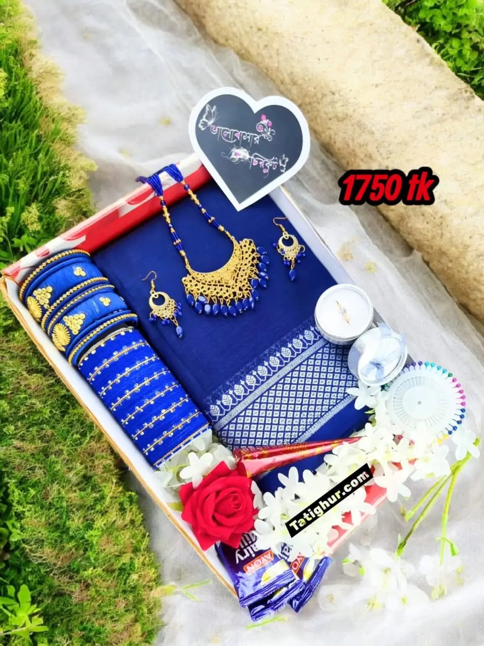 প্রিয়তমা কম্বো প্যাকেজ ব্লু কালার পিওর সুতি রানিং ব্লাউজ সহ, blue colour.Pure suti saree