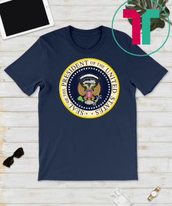 Fake Presidential Seal 45 Es Un Titere Puppet Funny T-Shirt