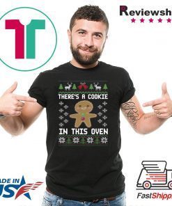 Gingerbread There’s a cookie in this oven Christmas T-Shirt