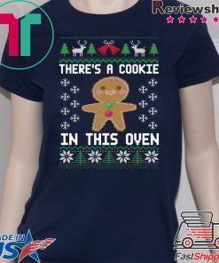 Gingerbread There’s a cookie in this oven Christmas T-Shirt