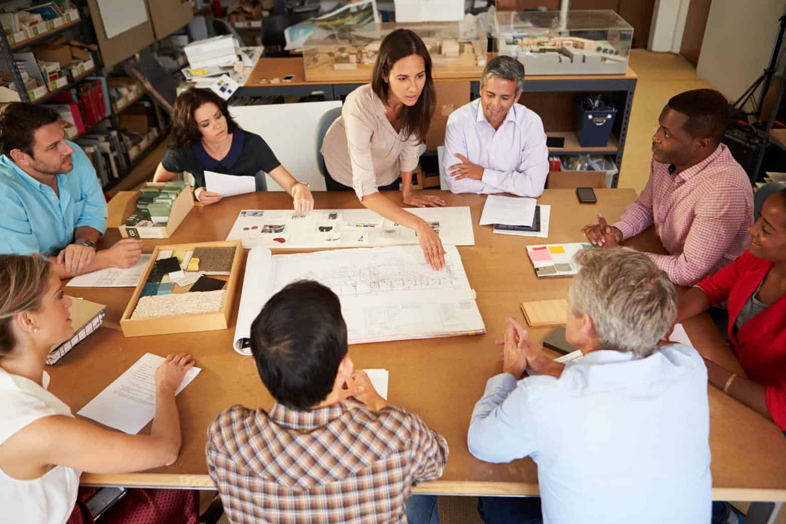 Estrategia de planificación de proyectos de economía circular y colaboración en sostenibilidad empresarial.