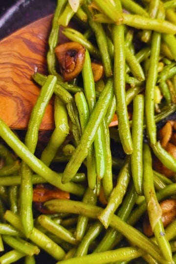 Sautéed Green Beans with Mushrooms