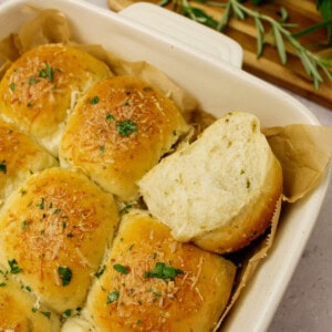 Garlic Dinner Rolls