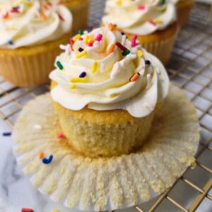 Easy Vanilla Cupcakes