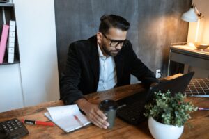 Read more about the article Self-Discipline Courses for Professionals: Overcome Procrastination and Thrive in 2025