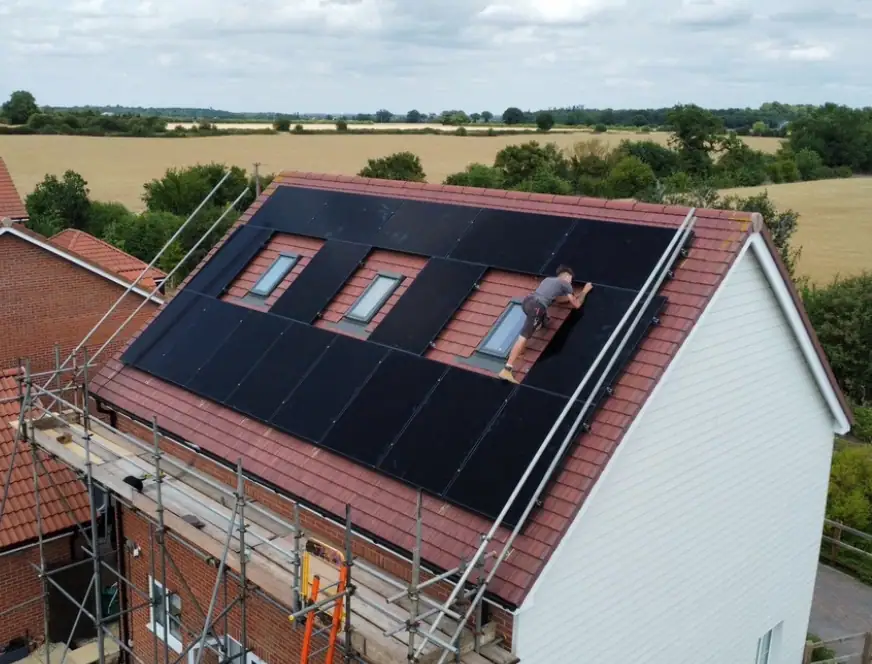High-quality solar panels installed on a residential home's roof, optimizing solar energy capture and reducing electricity costs. Skilled workers ensure proper setup and efficiency for sustainable energy solutions.