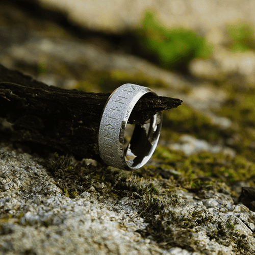 Dámsky strieborný vikingský prsteň s runami – Obrázok 2