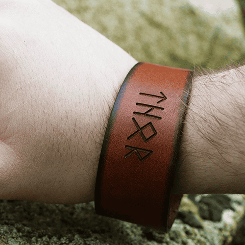 Nastaviteľný kožený vikingský náramok "THOR" červený – Obrázok 2