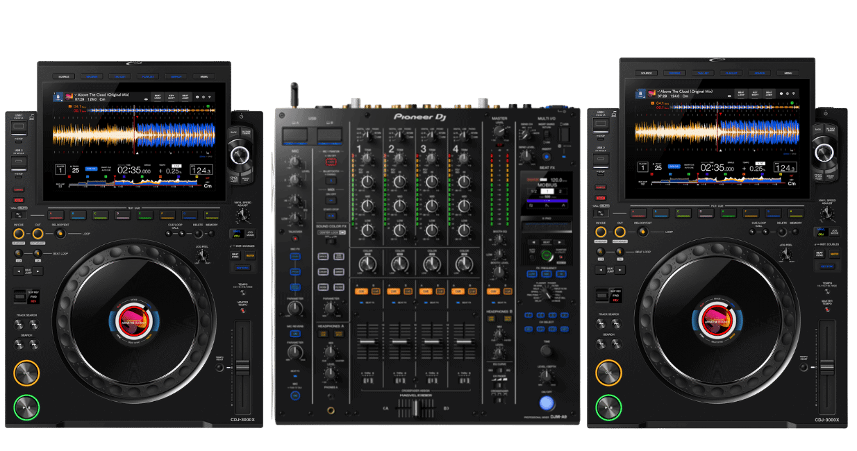 Equipo de DJ con controladores y mezcladora para mezclas en vivo.