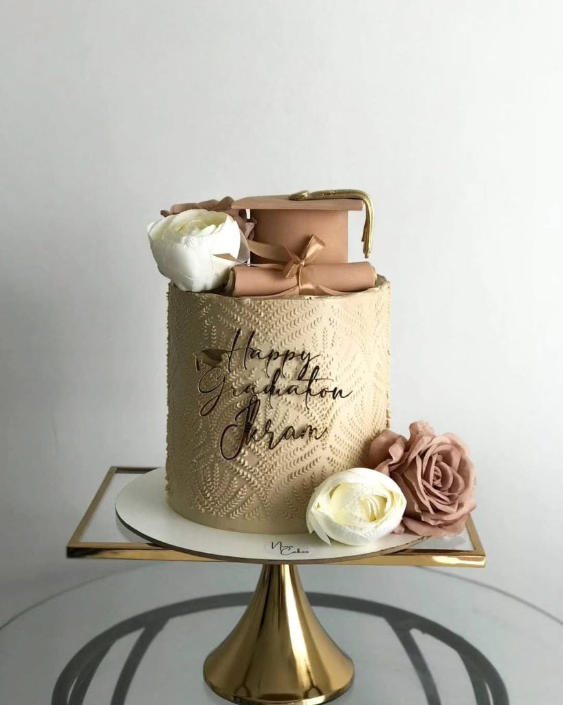 elegant graduation cakes