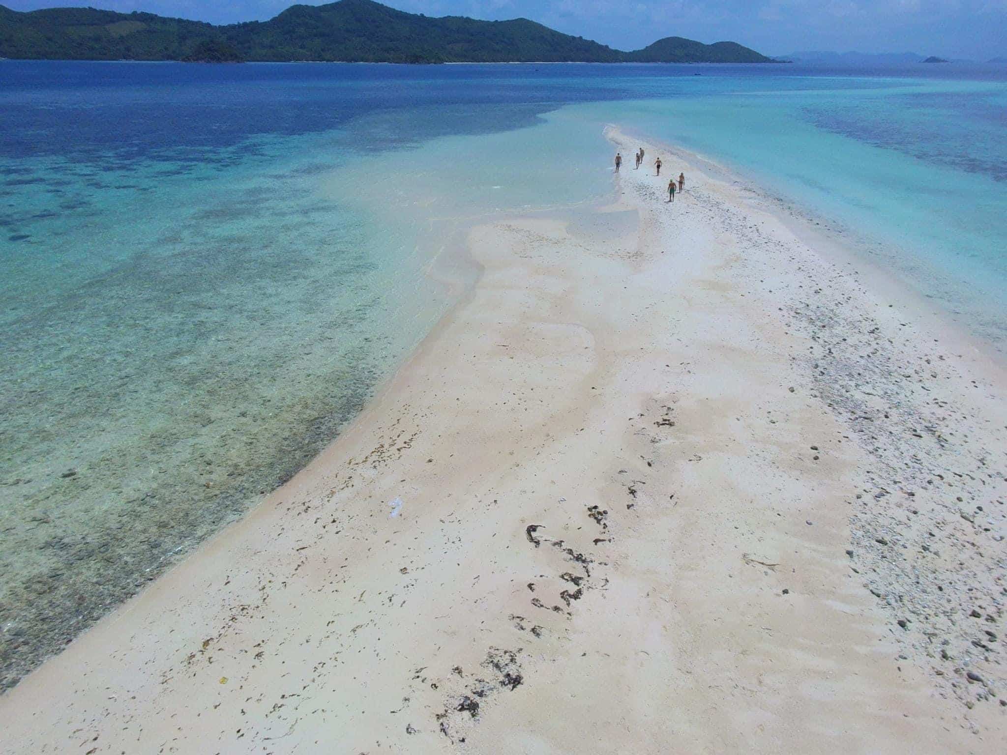 Sand-bar-white-beach-island-palawan-coron-elnido-boat-tour