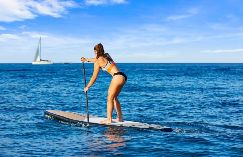 Forward stroke on paddleboard