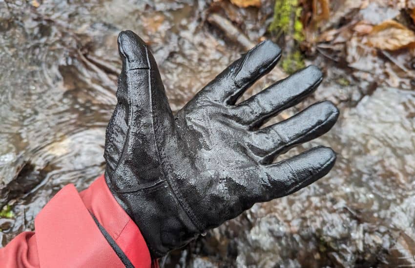 Wet glove