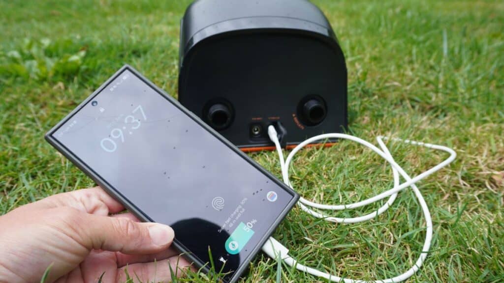 Outdoor Master Shark 3 charging device as powerbank