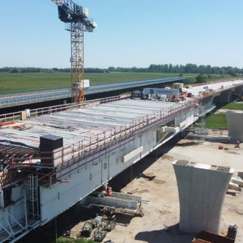 Elbebrücke bridge construction using Underslung MSS