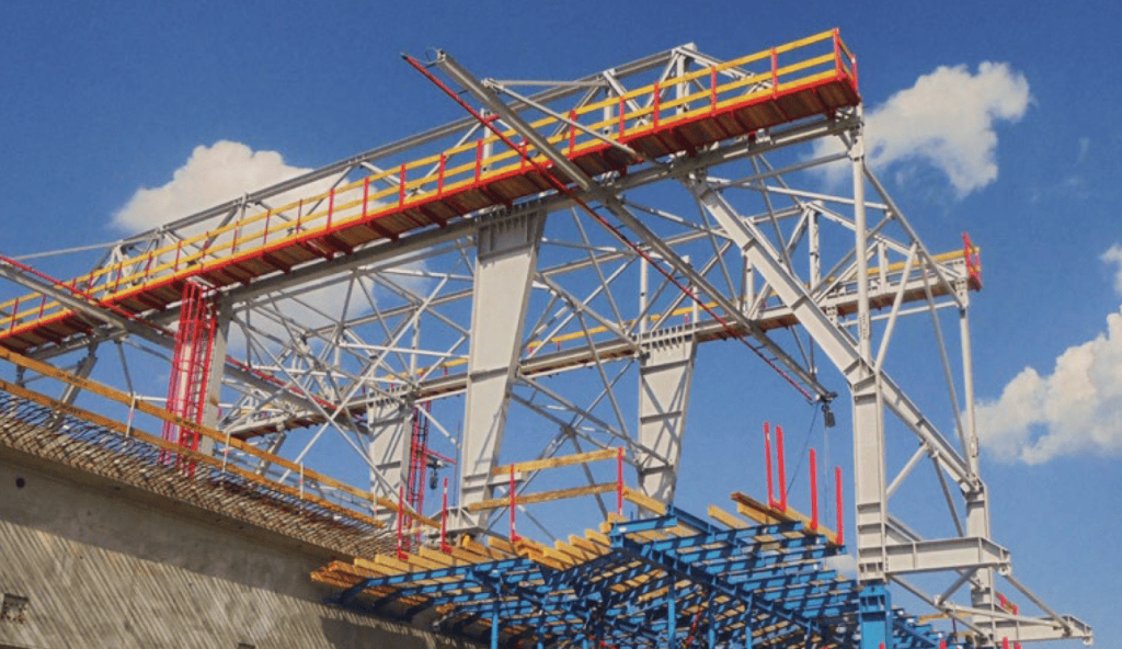 Concrete box wing form traveller