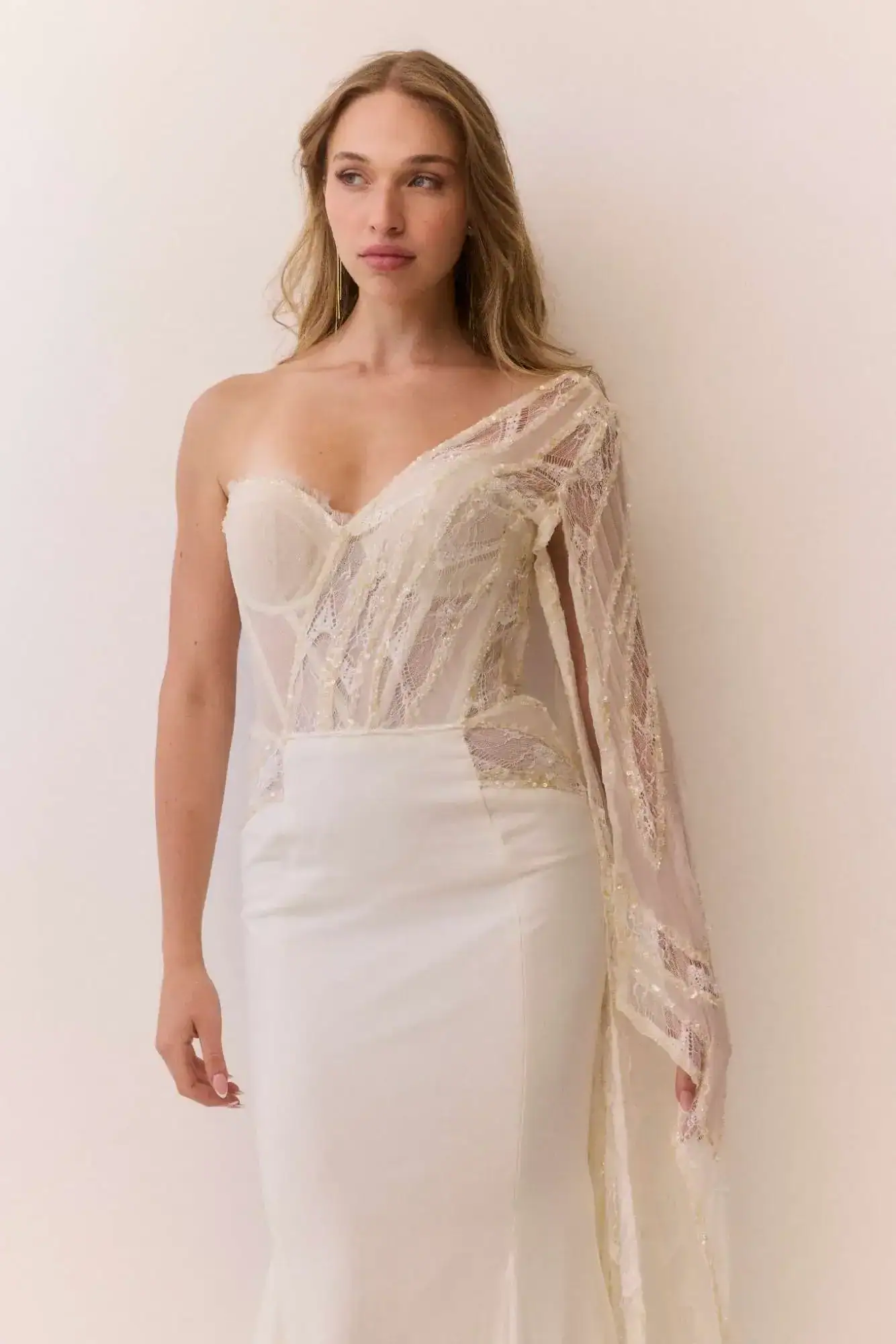 קורס תפירת שמלות כלה ומחוכים אונליין - סטייליש