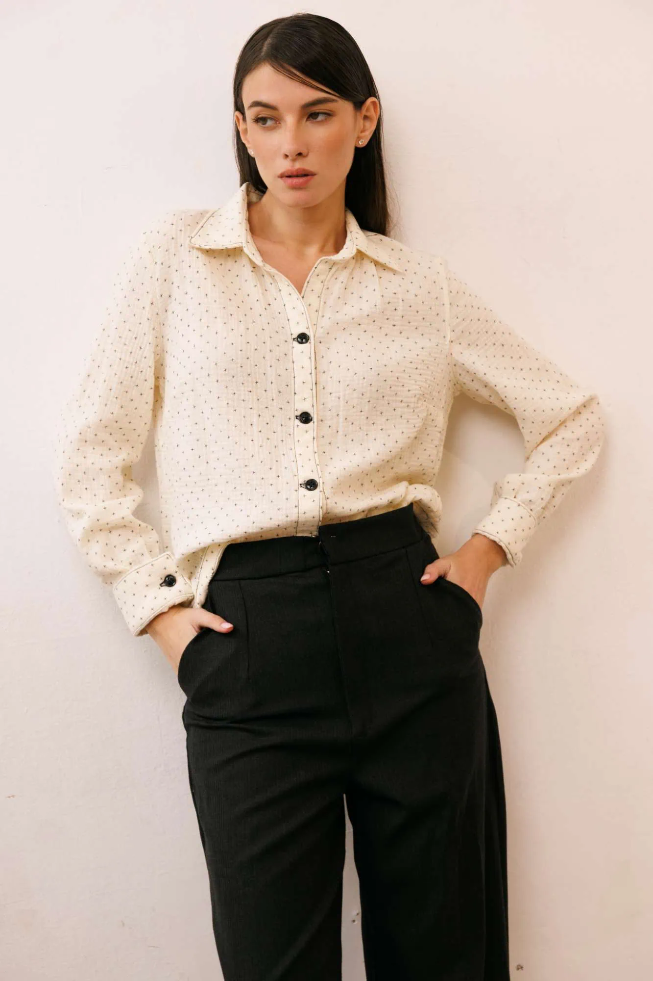 ⁦גזרת חולצה מכופתרת⁩ – תמונה ⁦3⁩