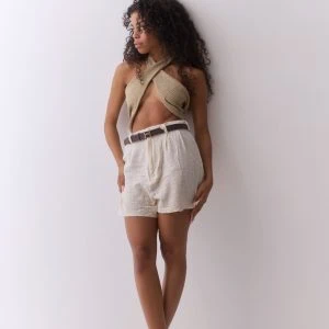 גזרת מכנסיים קצרים מחוייטים - סטייליש