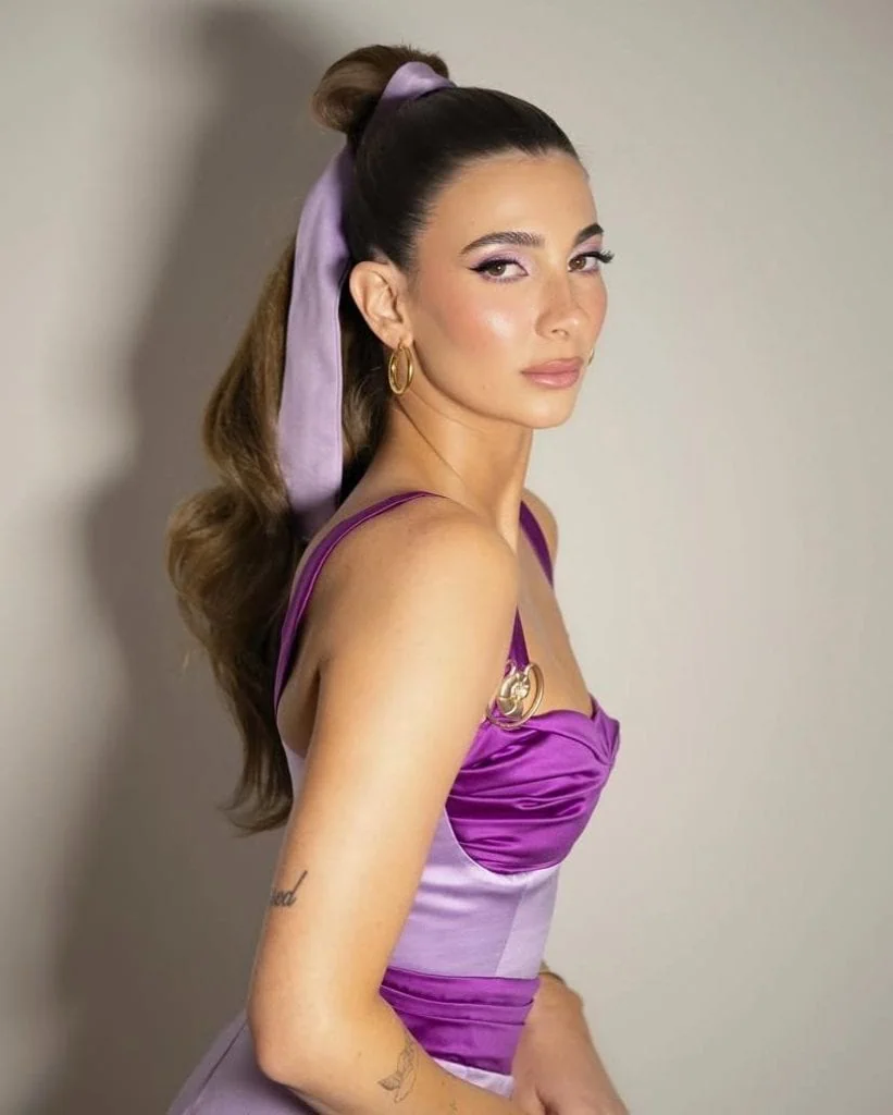 קורל מיכאלי בתחפושת מאג והרקולס בעיצוב סטייליש
