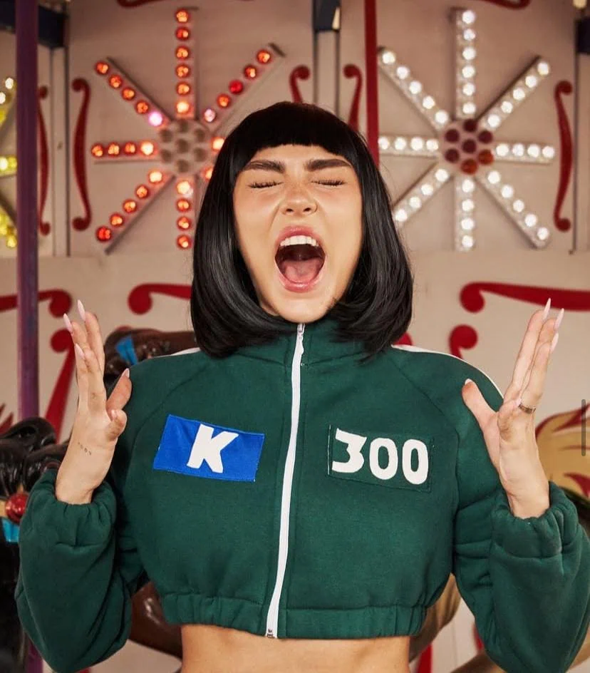 מאייה קי בתחפושת משחקי הדיונון סטודיו סטייליש 