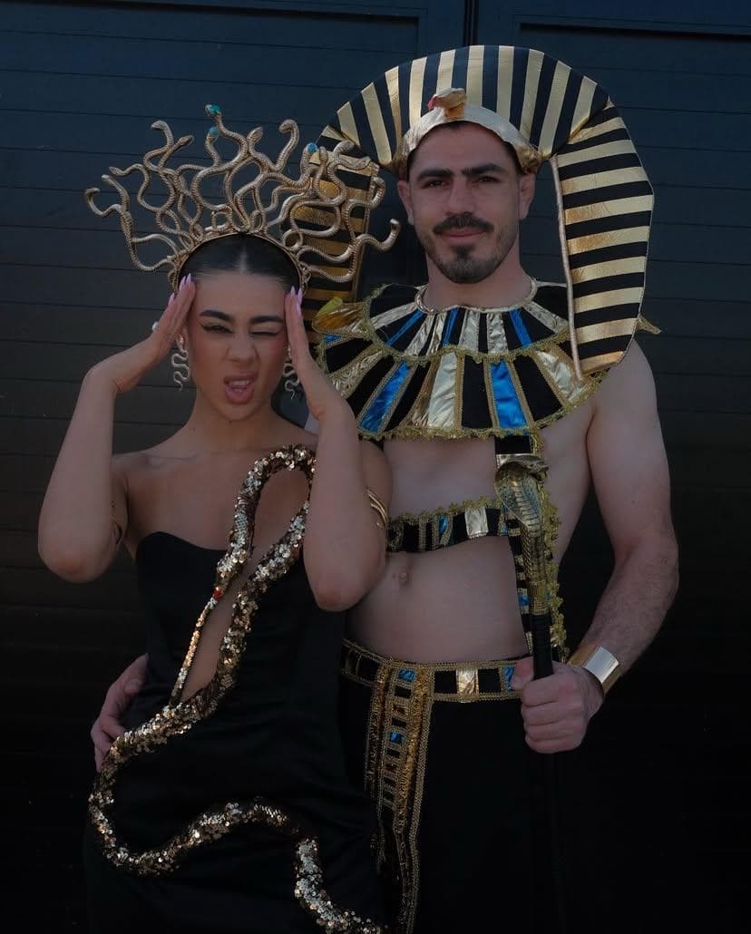 אנג'ל ברנס בתחפושת קליאופטרה בעיצוב Stylish