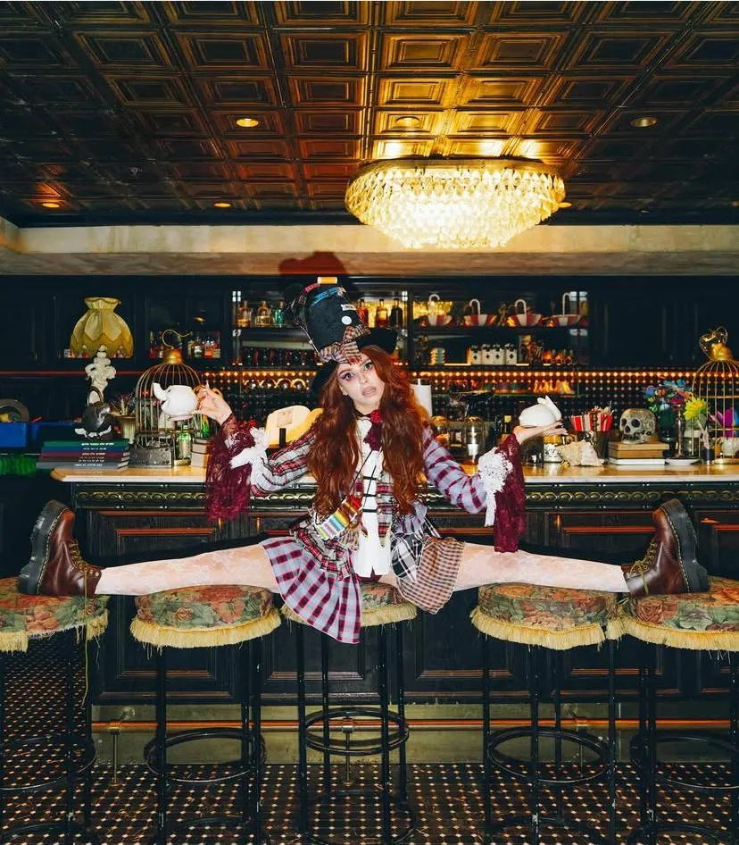 תחפושת הכובען המטורף - סטייליש, בית ספר לעיצוב אופנה