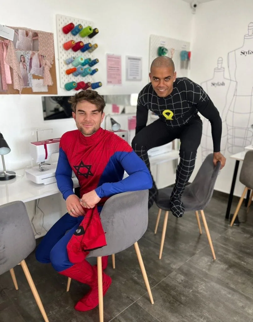 תחפושת וונום בעיצוב סטייליש, בית ספר לעיצוב אופנה