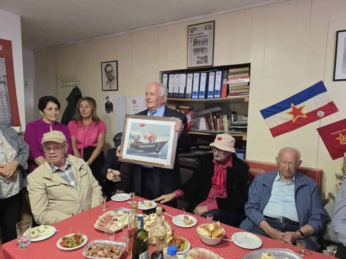 Jovu M. Bećiru topla riječ i skroman poklon za dosadašnji rad
