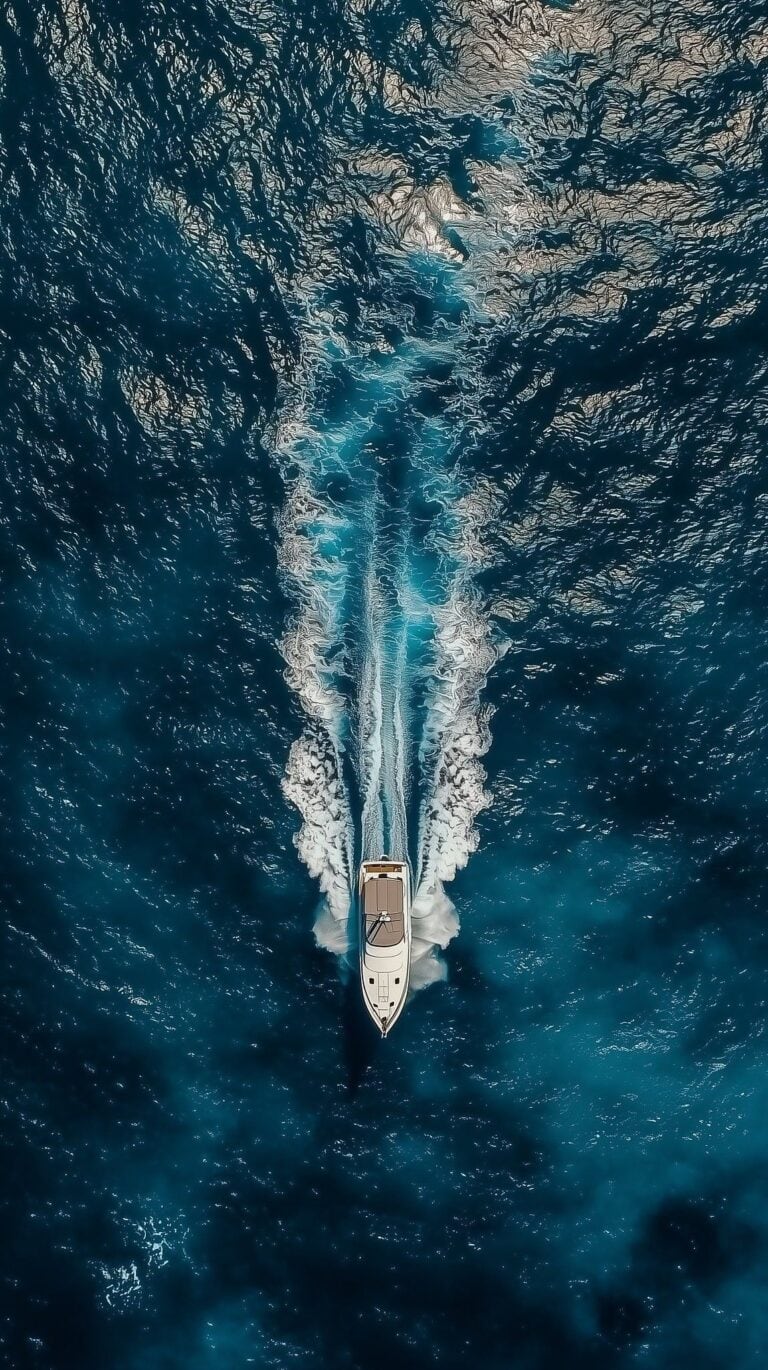 A boat in the water. Suite Web Design's Launch WordPress Website Package for small business based on the Gold Coast.