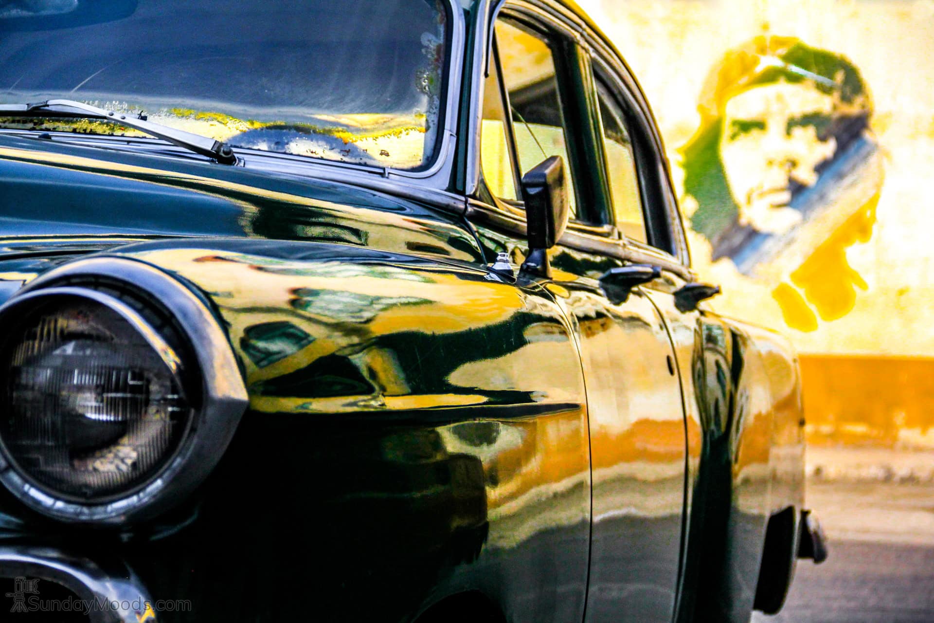 Cuba in its essence, old cars and Che Guevara (Exhibit Edition)