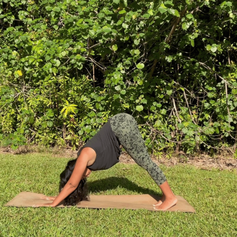 woman wearing sustainable yoga clothes