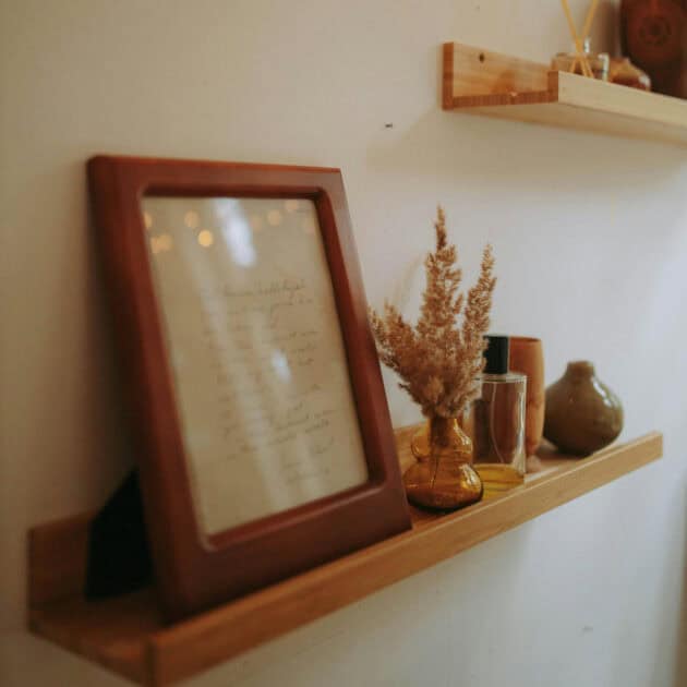 decorating shelves for fall