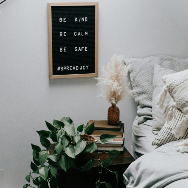 pampas grass as earthy bedroom decorations