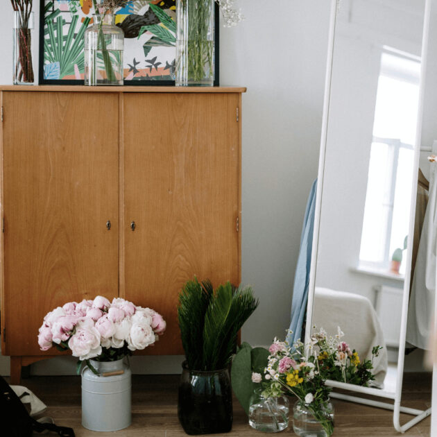 mirror and plants for decor