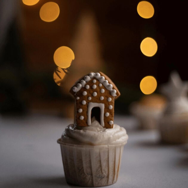 mini gingerbread house