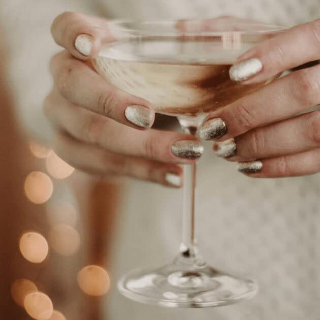 gold sparkly nails for new years