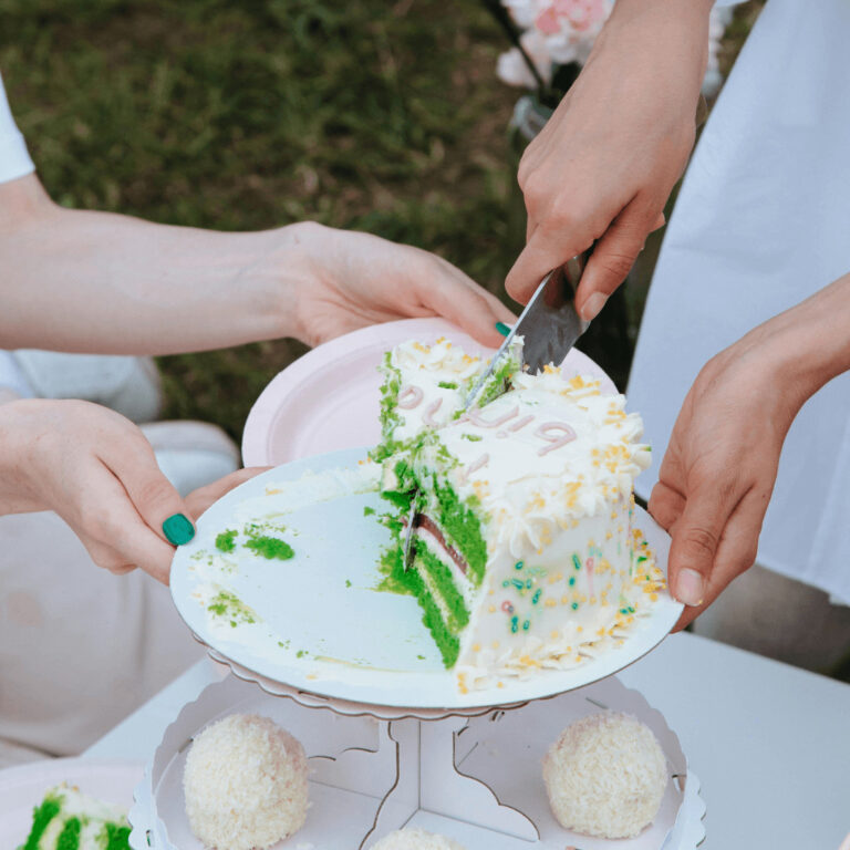 a green cake for a St. Patricks Day party