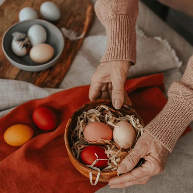 warm colored Easter table decor