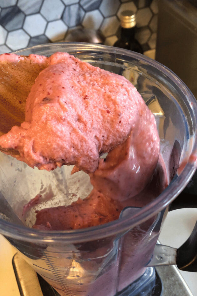 banana ice cream in blender