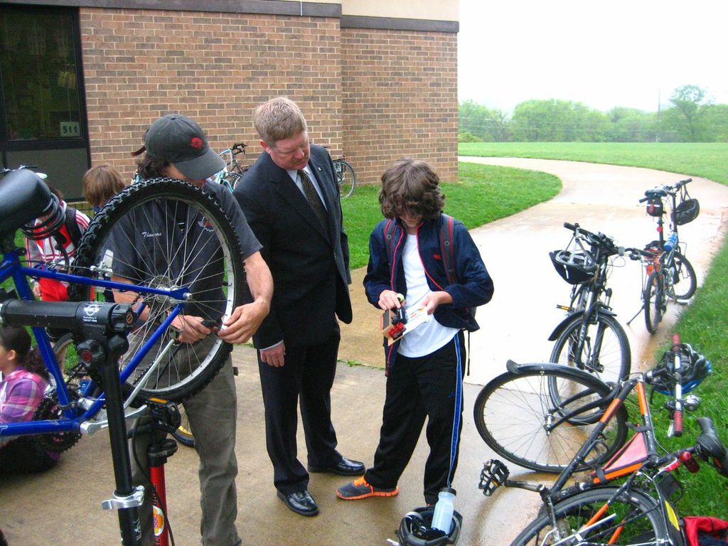 Virginia Delegate Tony Wilt came out to support Bike to School Day