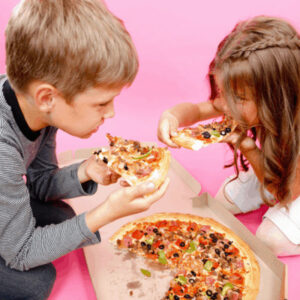 kids eat free,family dining deals,free kids meals,cheap dining out,kids meal discounts,restaurants kids eat free,family restaurant savings,budget-friendly dining,eat out deals,free meals for kids.